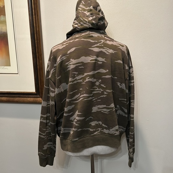 Puma camo and gold hoodie M - Picture 4 of 8